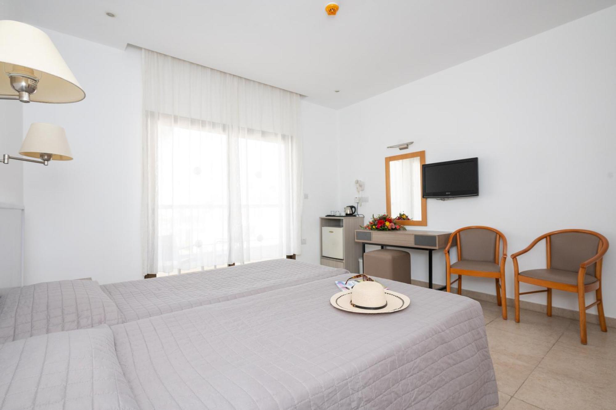 New Famagusta Hotel & Suites Agia Napa Exterior foto