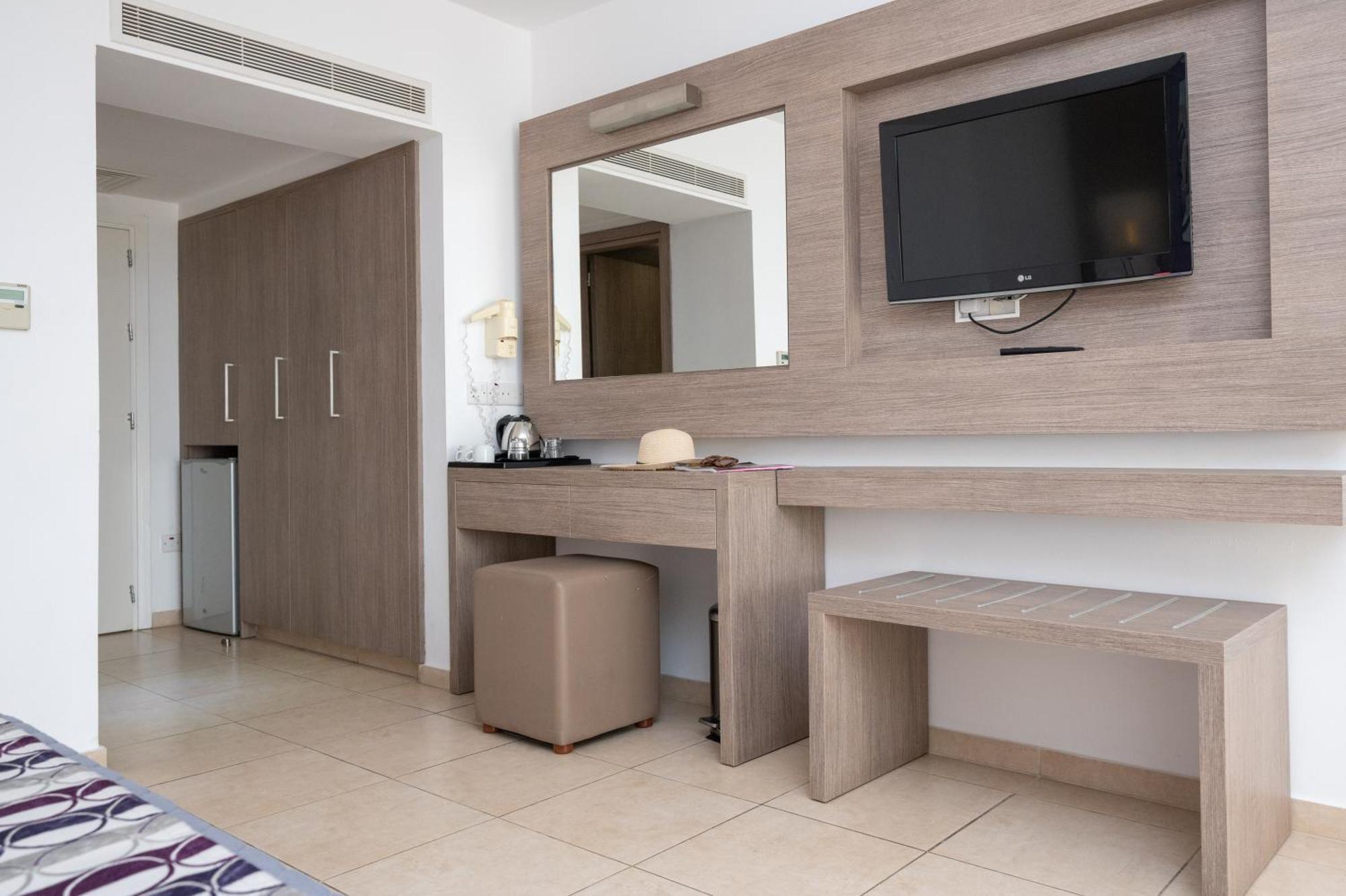 New Famagusta Hotel & Suites Agia Napa Exterior foto
