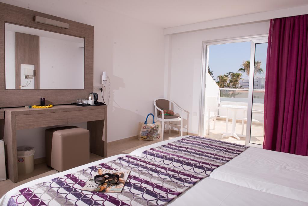 New Famagusta Hotel & Suites Agia Napa Exterior foto