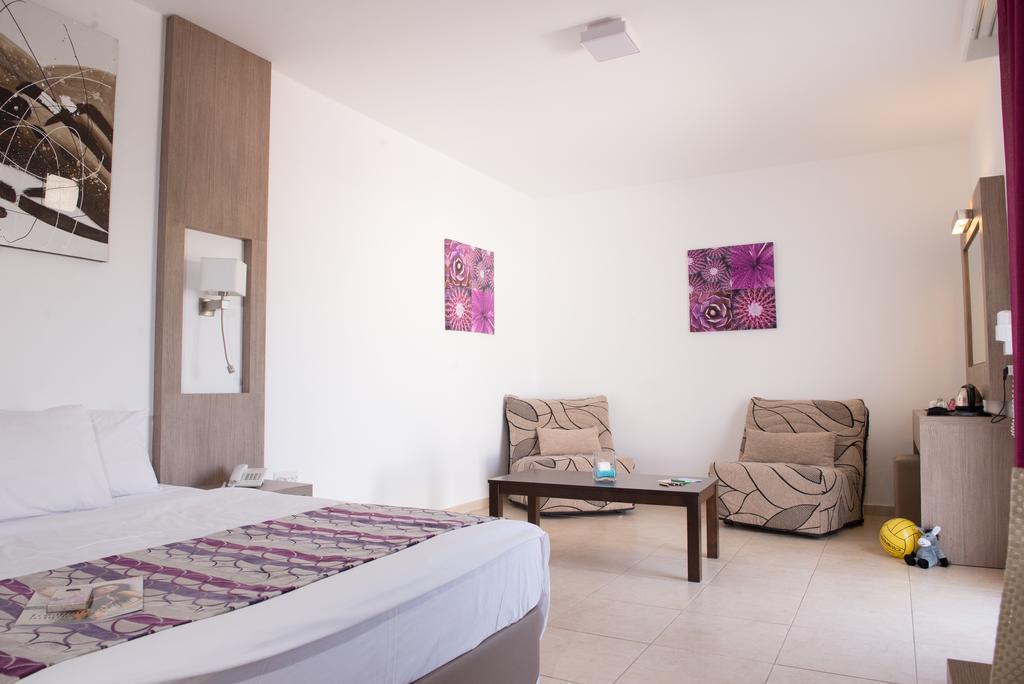 New Famagusta Hotel & Suites Agia Napa Zimmer foto