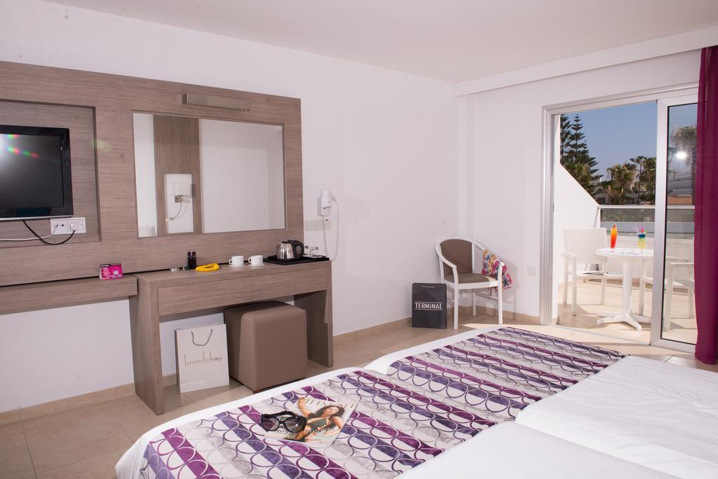 New Famagusta Hotel & Suites Agia Napa Zimmer foto